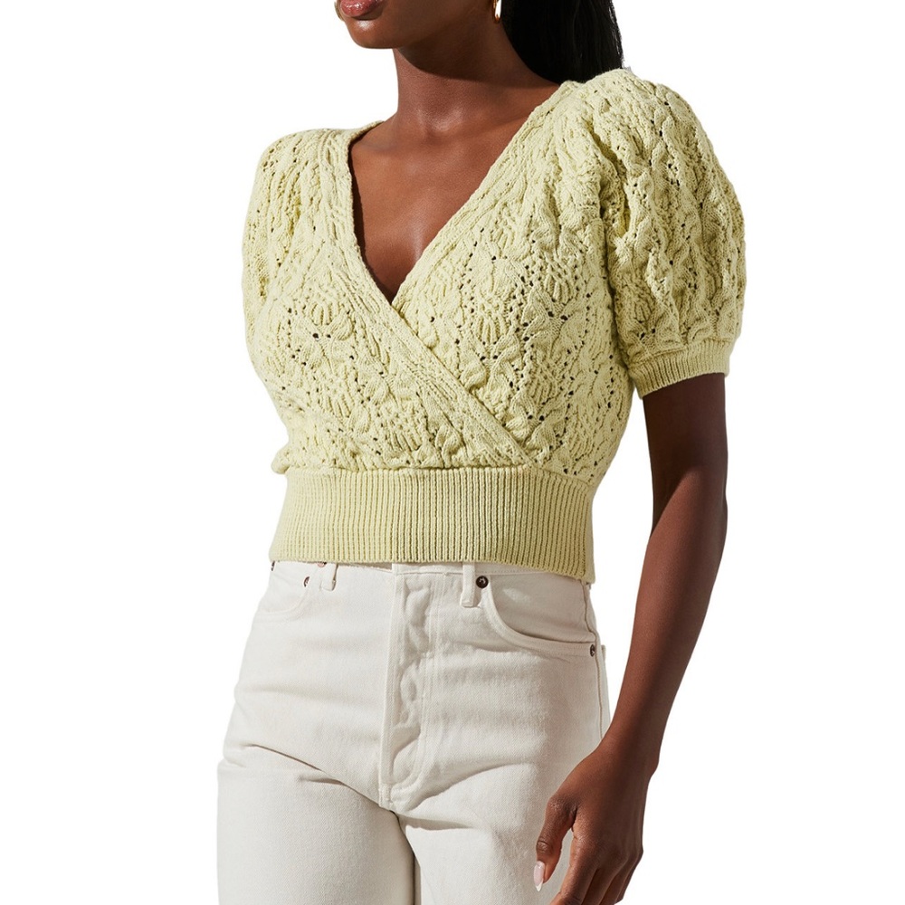 NWT ASTR the Label Women's Elowen Textured Knit Puff-Sleeve Sweater, size S
